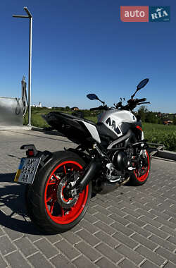 Мотоцикл Без обтекателей (Naked bike) Yamaha MT-09 2019 в 