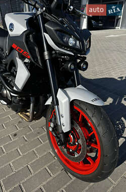 Мотоцикл Без обтекателей (Naked bike) Yamaha MT-09 2019 в 