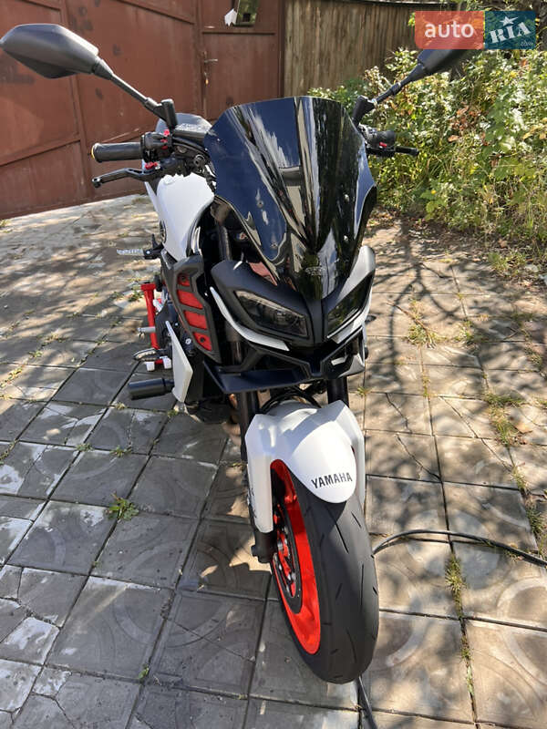 Мотоцикл Без обтекателей (Naked bike) Yamaha MT-09 2019 в Харькове фото 7 Мотоцикл Без обтекателей (Naked bike) Yamaha MT-09 2019 в Харькове