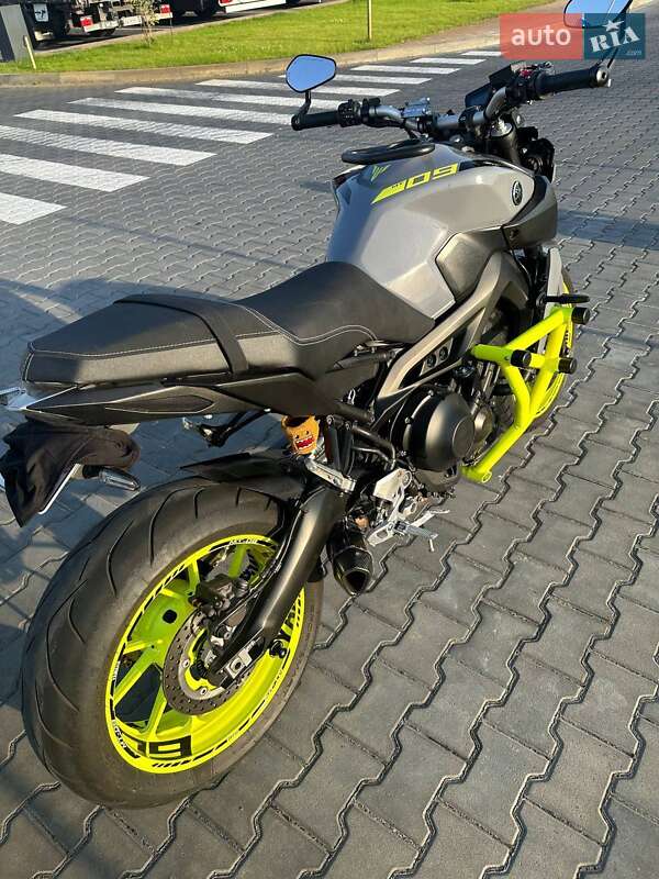 Мотоцикл Без обтекателей (Naked bike) Yamaha MT-09 2017 в Житомире фото 10 Мотоцикл Без обтекателей (Naked bike) Yamaha MT-09 2017 в Житомире
