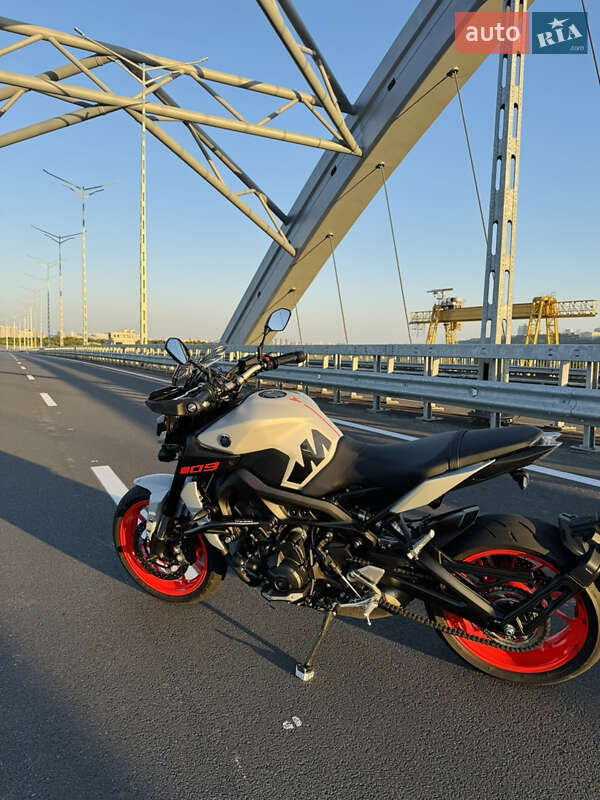 Мотоцикл Без обтекателей (Naked bike) Yamaha MT-09 2019 в Киеве