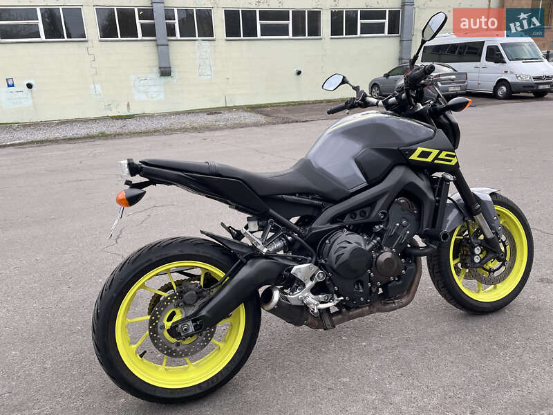 Мотоцикл Без обтікачів (Naked bike) Yamaha MT-09 2016 в Обухові