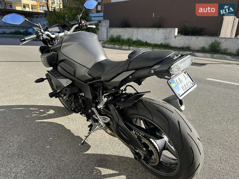 Мотоцикл Без обтекателей (Naked bike) Yamaha MT-10 2017 в Вишневом фото 9 Мотоцикл Без обтекателей (Naked bike) Yamaha MT-10 2017 в Вишневом