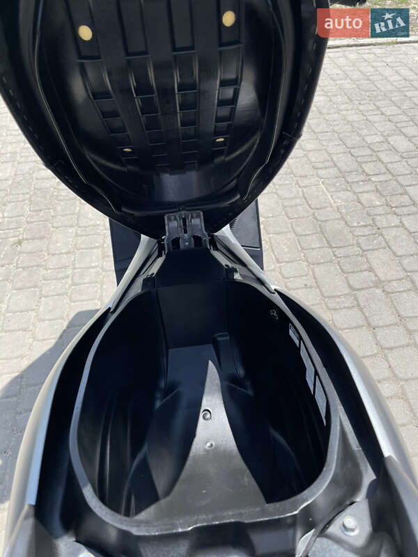 Макси-скутер Yamaha NMax 2017 в Березному