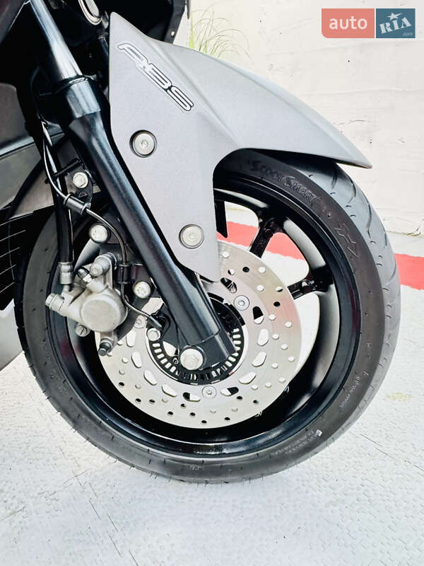 Максі-скутер Yamaha NMax 2019 в Одесі фото 10 Максі-скутер Yamaha NMax 2019 в Одесі