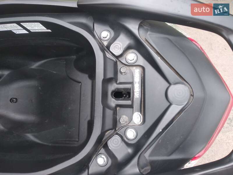 Максі-скутер Yamaha NMax 2017 в Лохвиці фото 4 Максі-скутер Yamaha NMax 2017 в Лохвиці