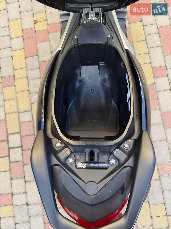 Мопеды Yamaha NMax 2018 в Черкассах фото 12 Мопеды Yamaha NMax 2018 в Черкассах