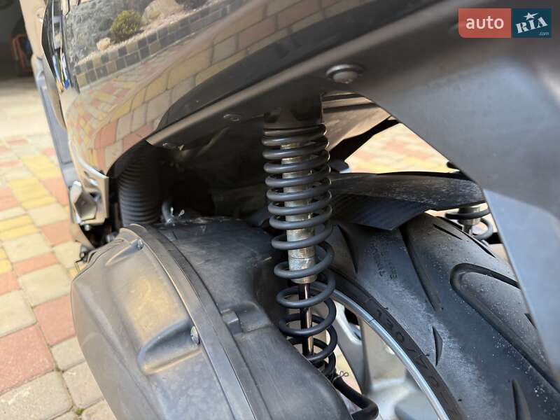 Мопеды Yamaha NMax 2018 в Черкассах фото 10 Мопеды Yamaha NMax 2018 в Черкассах