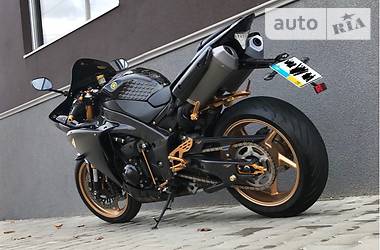 Спортбайк Yamaha R1 2014 в 
