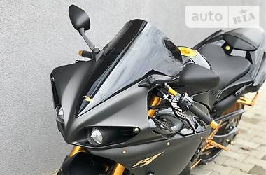Спортбайк Yamaha R1 2014 в 