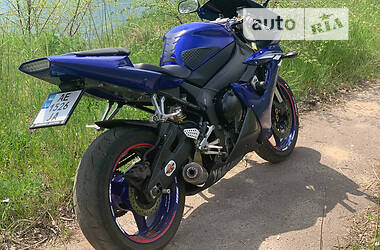 Спортбайк Yamaha R1 2003 в 