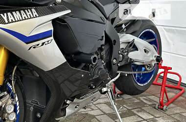 Спортбайк Yamaha R1 2017 в 