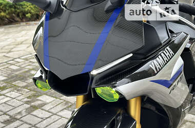 Спортбайк Yamaha R1 2017 в 