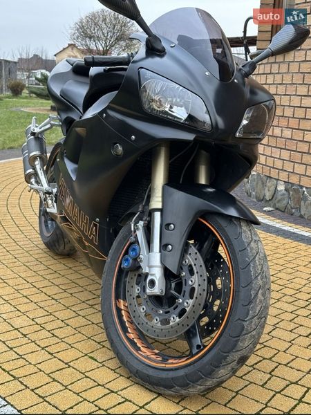 Спортбайк Yamaha R1 2000 в Корце