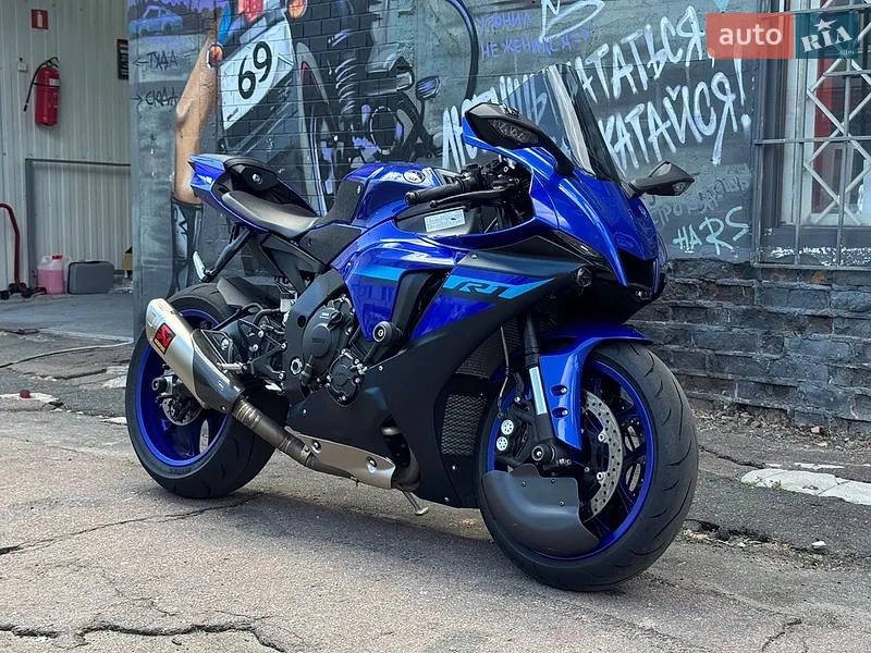 Yamaha R1 2023
