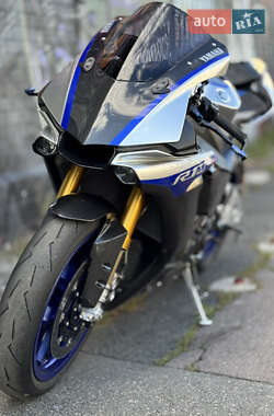 Спортбайк Yamaha R1M 2017 в 