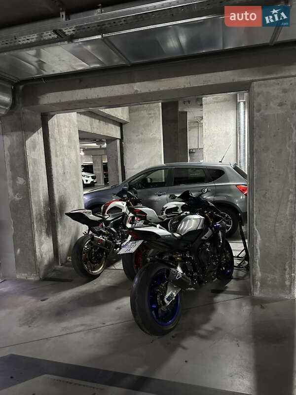 Спортбайк Yamaha R1M 2018 в Киеве