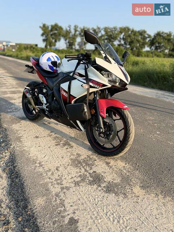 Спортбайк Yamaha R3 2016 в 
