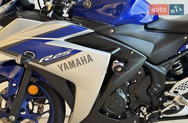 Спортбайк Yamaha R3 2016 в 