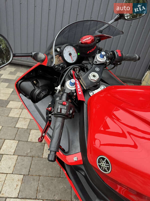 Спортбайк Yamaha R6 2003 в Новомосковске