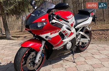 Спортбайк Yamaha R6 2000 в Виннице