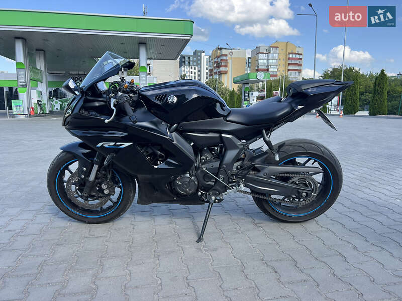 Yamaha R7 2022
