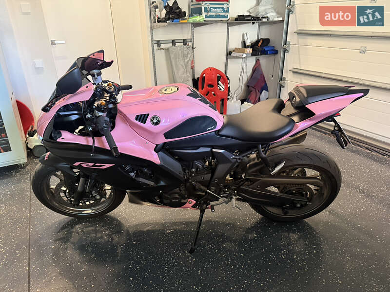 Yamaha R7 2024