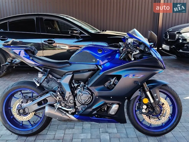 Yamaha R7 2023