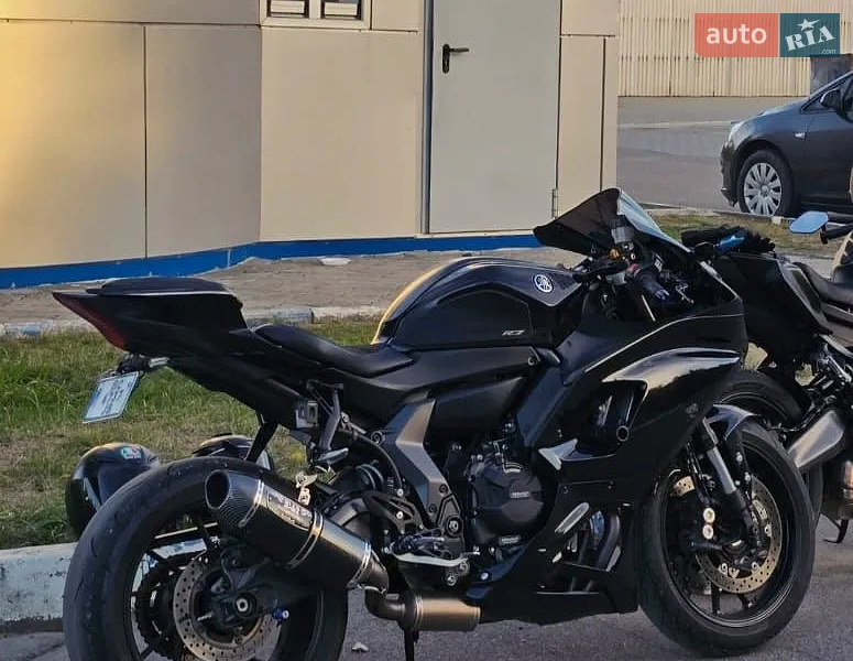 Yamaha R7 2022