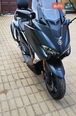 Макси-скутер Yamaha T-MAX 2017 в 