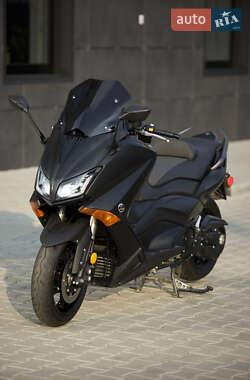 Макси-скутер Yamaha T-MAX 2015 в 