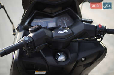 Макси-скутер Yamaha T-MAX 2015 в 