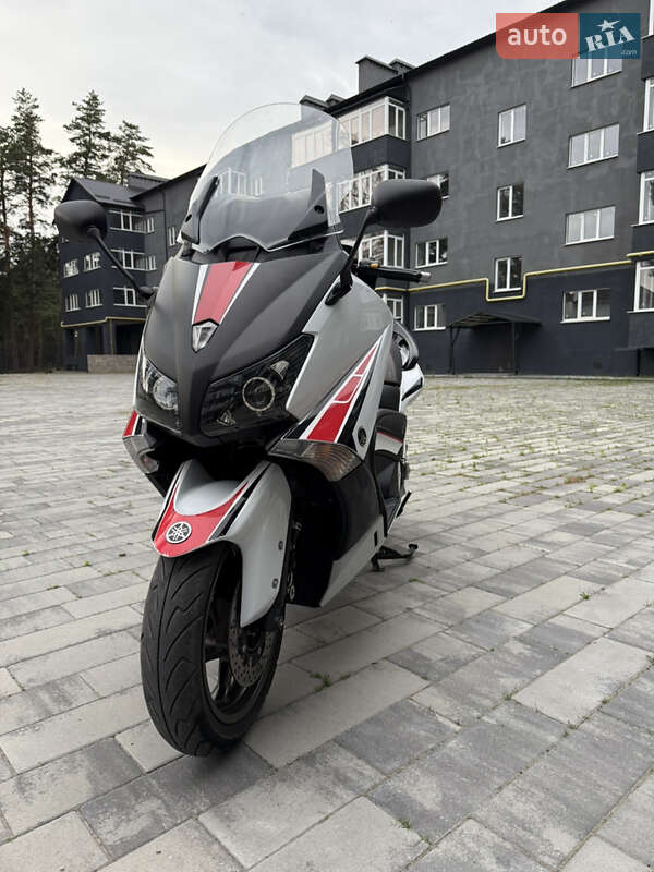 Yamaha T-MAX 2014