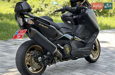 Макси-скутер Yamaha T-MAX 2013 в 