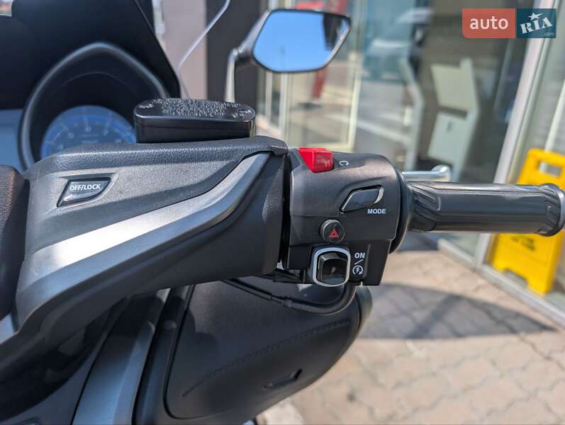 Скутер Yamaha T-MAX 2021 в Киеве фото 12 Скутер Yamaha T-MAX 2021 в Киеве