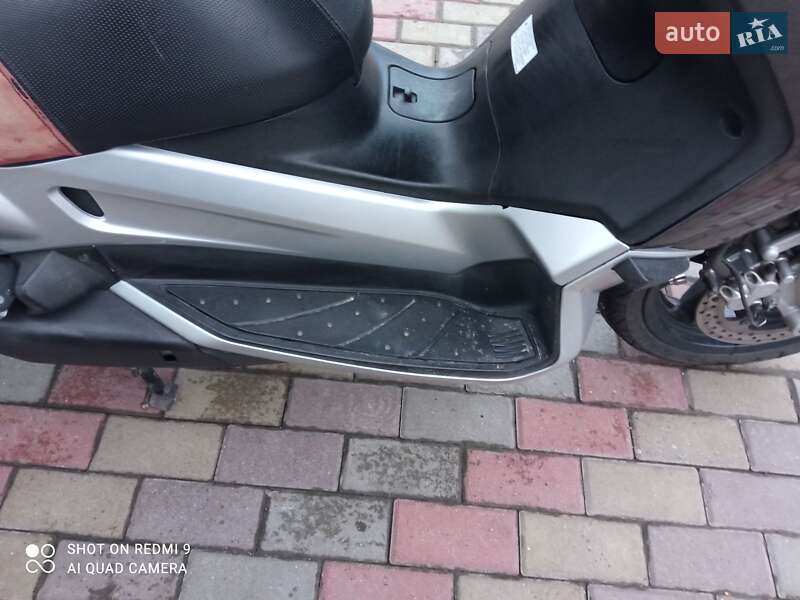 Максі-скутер Yamaha X-Max 250 2006 в Полонному