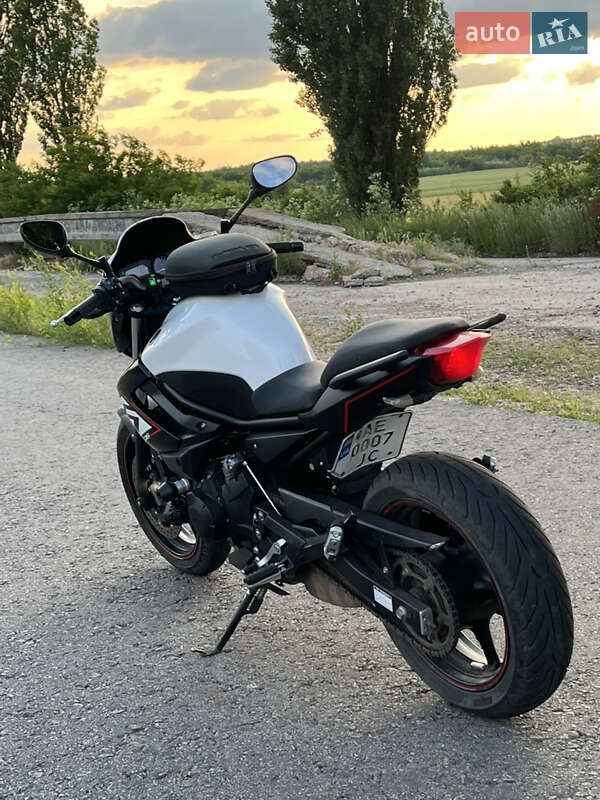 Мотоцикл Без обтекателей (Naked bike) Yamaha XJ6 2015 в Днепре