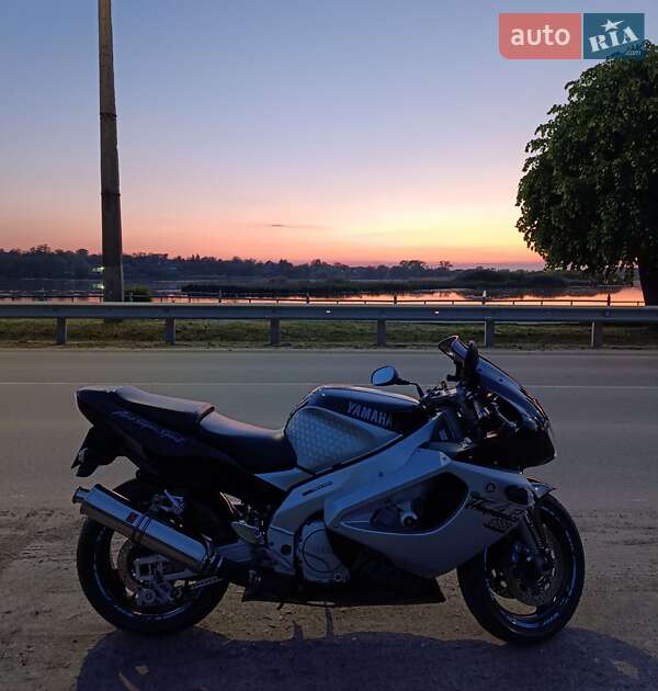 Спортбайк Yamaha YZF 1000R 2002 в Баре