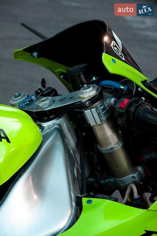 Спортбайк Yamaha YZF R1 2002 в Каменском фото Спортбайк Yamaha YZF R1 2002 в Каменском