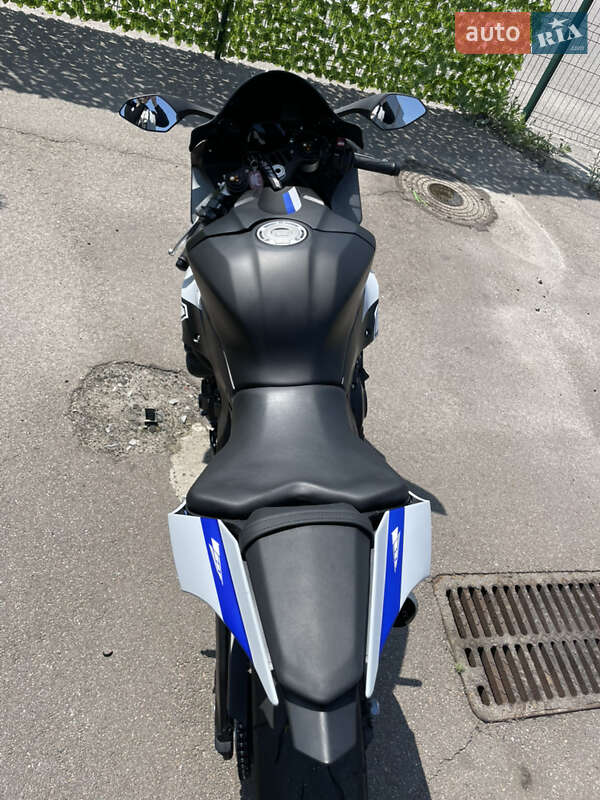 Спортбайк Yamaha YZF R1 2023 в Киеве фото 9 Спортбайк Yamaha YZF R1 2023 в Киеве
