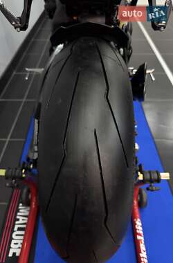 Спортбайк Yamaha YZF R1 2022 в 