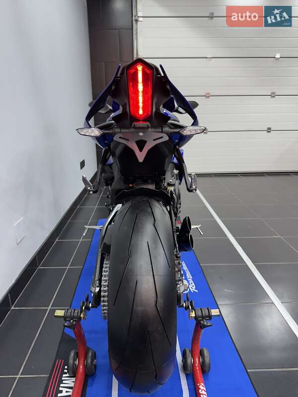 Спортбайк Yamaha YZF R1 2022 в Кропивницком