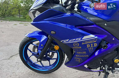 Мотоцикл Без обтекателей (Naked bike) Yamaha YZF-R25 2017 в 