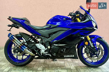 Мотоцикл Спорт-туризм Yamaha YZF-R3 2019 в 