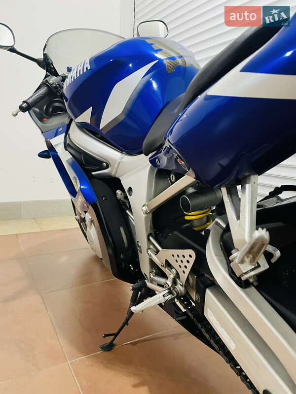 Спортбайк Yamaha YZF R6 2001 в Киеве