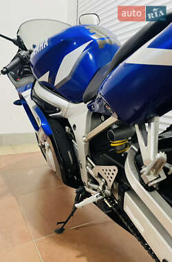 Спортбайк Yamaha YZF R6 2001 в 