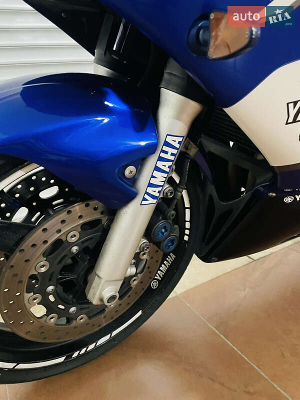 Спортбайк Yamaha YZF R6 2001 в Киеве