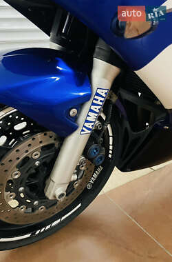 Спортбайк Yamaha YZF R6 2001 в 