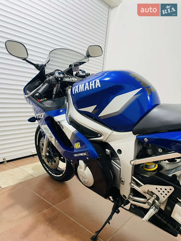 Спортбайк Yamaha YZF R6 2001 в Киеве