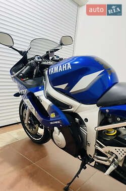 Спортбайк Yamaha YZF R6 2001 в 